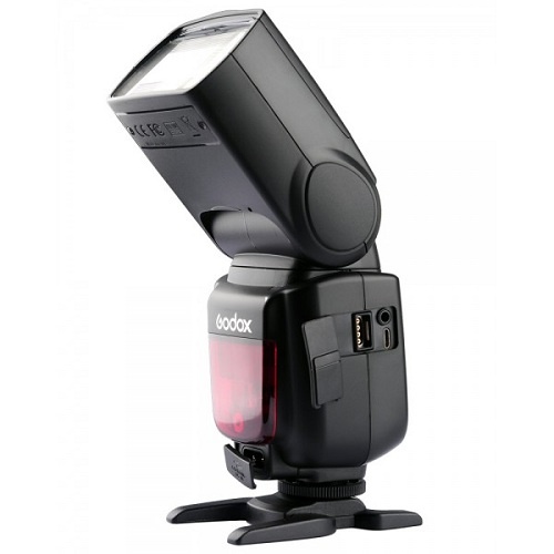 Đèn Flash Godox TT685C for Canon nhỏ gọn chỉ sử dụng được 4 pin AA